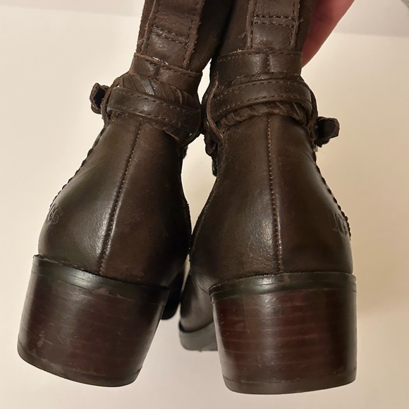 UGG Krewe ankle boots size 7 - Picture 6 of 8